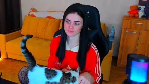 Snapshot of lora_cain chatting on 24, 1, 2025 Lora Cain online show from 24, 1, 2025