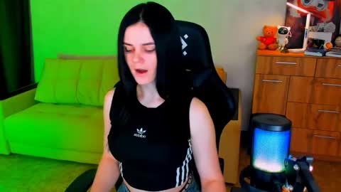 Snapshot of lora_cain chatting on 11, 2, 2025 Lora Cain online show from 11, 2, 2025