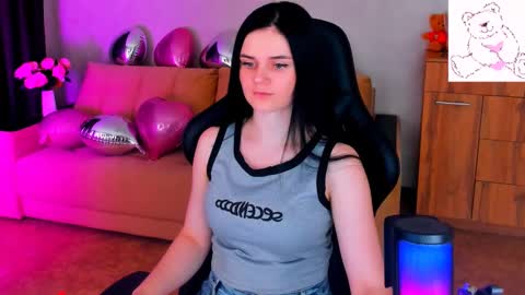 Snapshot of lora_cain chatting on 14, 2, 2025 Lora Cain online show from 14, 2, 2025