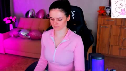 Snapshot of lora_cain chatting on 14, 2, 2025 Lora Cain online show from 14, 2, 2025