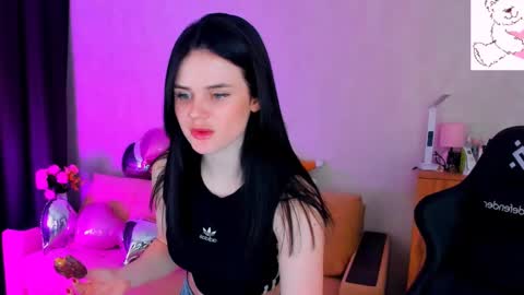 Snapshot of lora_cain chatting on 22, 2, 2025 Lora Cain online show from 22, 2, 2025