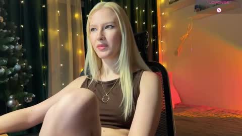 Snapshot of lora_hellyeah chatting on 17, 12, 2025 Lora heil online show from 17, 12, 2025