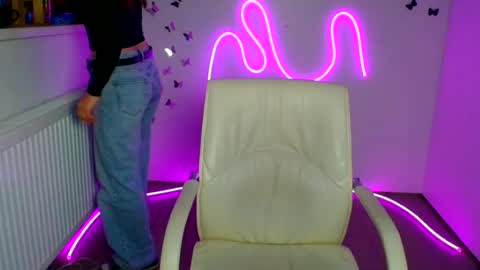 Snapshot of lora_kisses chatting on 6, 7, 2026 Lora online show from 6, 7, 2026