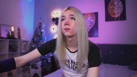 Snapshot of lora_long chatting on 21, 12, 2025 lora_long online show from 21, 12, 2025