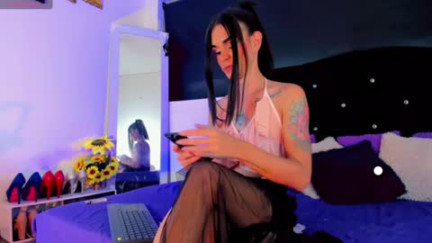 lesly lorena online show from 25, 12, 2024