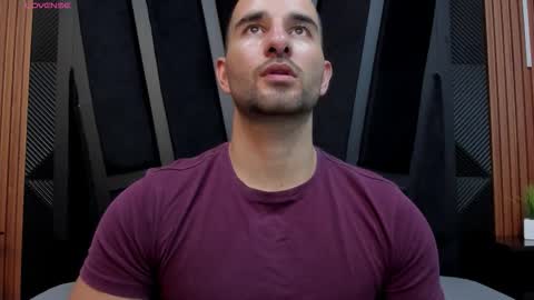  L O R E N Z O  Thumbs Up help  online show from 22, 9, 2025