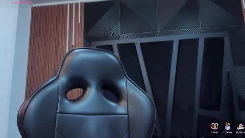  L O R E N Z O  Thumbs Up help  online show from 15, 11, 2025