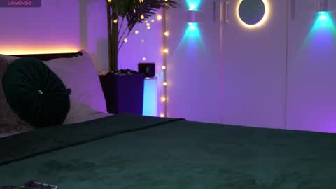 LoretteLorena online show from 10, 11, 2025