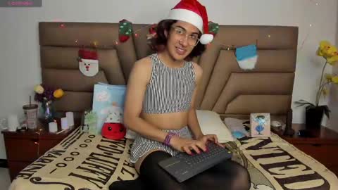 Snapshot of lorettmatthew chatting on 27, 12, 2024 LorettMatthew online show from 27, 12, 2024