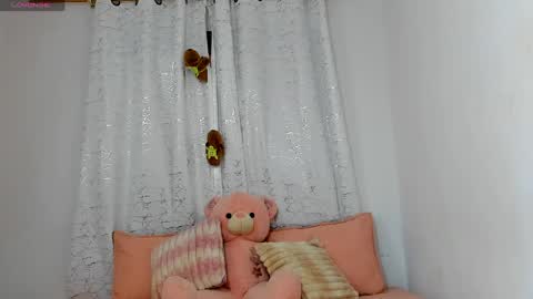 Snapshot of lori_evans1 chatting on 7, 6, 2026 Lori Evans online show from 7, 6, 2026