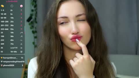 Snapshot of loriamarzinske chatting on 1, 10, 2025 Naomi online show from 1, 10, 2025