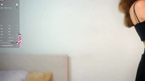 Snapshot of loriamarzinske chatting on 27, 10, 2025 Naomi online show from 27, 10, 2025