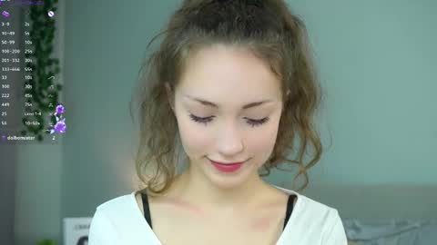 Snapshot of loriamarzinske chatting on 5, 11, 2025 Naomi online show from 5, 11, 2025