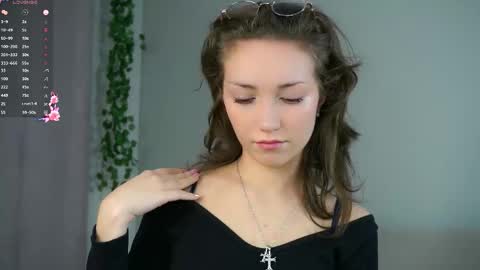 Snapshot of loriamarzinske chatting on 17, 11, 2025 Naomi online show from 17, 11, 2025