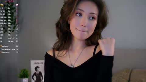 Snapshot of loriamarzinske chatting on 18, 11, 2025 Naomi online show from 18, 11, 2025