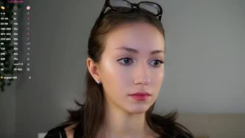 Snapshot of loriamarzinske chatting on 24, 11, 2025 Naomi online show from 24, 11, 2025