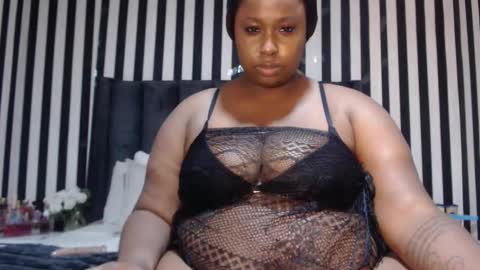 ebonythickbigass online show from 4, 11, 2025