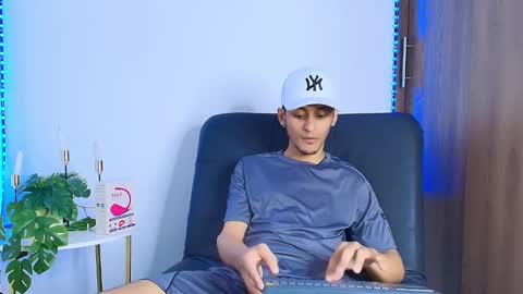 Snapshot of louis_ale chatting on 6, 11, 2025 Alejandro online show from 6, 11, 2025