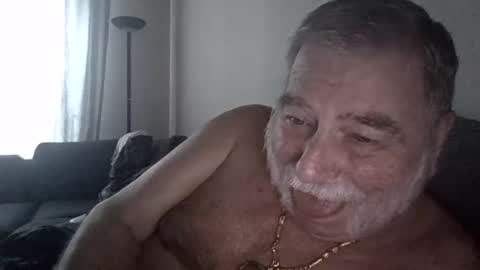 Snapshot of louis_chokdee chatting on 29, 9, 2025 louis_chokdee online show from 29, 9, 2025