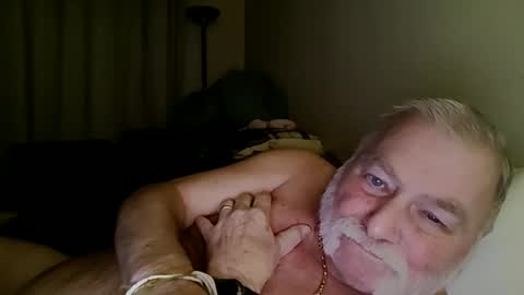 Snapshot of louis_chokdee chatting on 21, 11, 2025 louis_chokdee online show from 21, 11, 2025