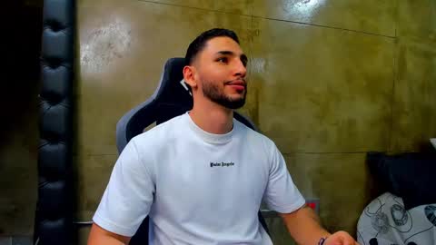 Snapshot of louis_connor chatting on 7, 3, 2025 Louis online show from 7, 3, 2025