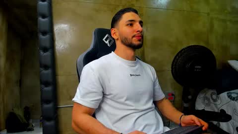 Snapshot of louis_connor chatting on 8, 3, 2025 Louis online show from 8, 3, 2025