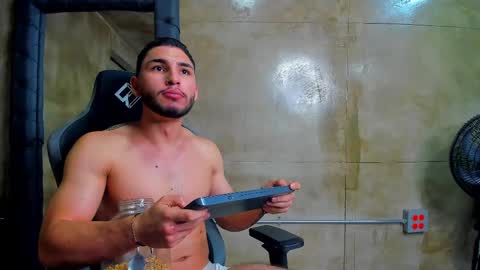 Snapshot of louis_connor chatting on 12, 3, 2025 Louis online show from 12, 3, 2025