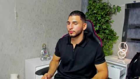 Snapshot of louis_connor chatting on 4, 12, 2025 Louis online show from 4, 12, 2025