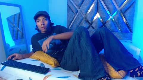 Snapshot of louis_hardstar chatting on 12, 1, 2025 Louis Valdz online show from 12, 1, 2025