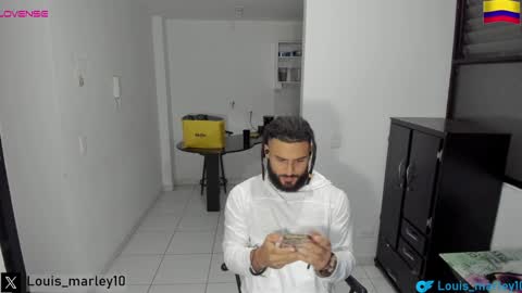 Snapshot of louis_marley_ chatting on 6, 12, 2024 louis_marley_ online show from 6, 12, 2024