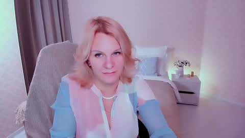 Snapshot of louisa_bay chatting on 14, 12, 2024 Louisa online show from 14, 12, 2024