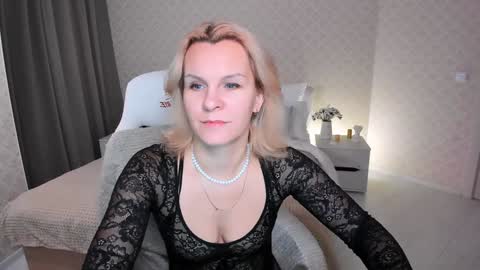 Snapshot of louisa_bay chatting on 18, 12, 2024 Louisa online show from 18, 12, 2024