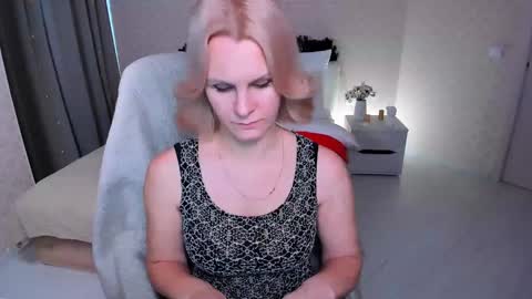 Snapshot of louisa_bay chatting on 30, 12, 2024 Louisa online show from 30, 12, 2024