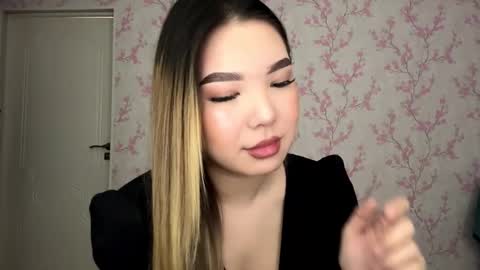 Snapshot of louise_kiss_ chatting on 26, 3, 2026 Loulse online show from 26, 3, 2026