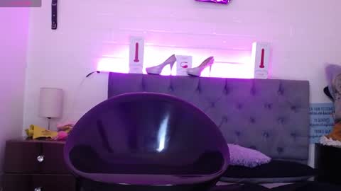 Snapshot of louise_nails chatting on 14, 1, 2025 LouIse online show from 14, 1, 2025