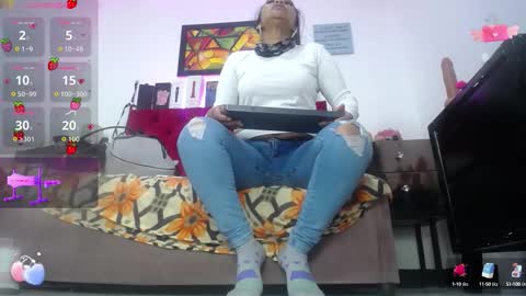 Snapshot of louise_nails chatting on 15, 9, 2025 LouIse online show from 15, 9, 2025