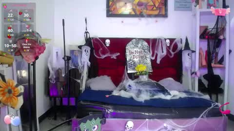 Snapshot of louise_nails chatting on 18, 10, 2025 LouIse online show from 18, 10, 2025