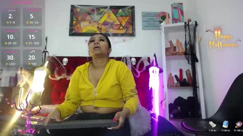 Snapshot of louise_nails chatting on 22, 10, 2025 LouIse online show from 22, 10, 2025