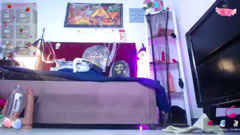 Snapshot of louise_nails chatting on 29, 10, 2025 LouIse online show from 29, 10, 2025