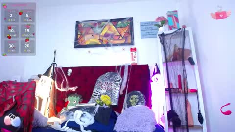 Snapshot of louise_nails chatting on 30, 10, 2025 LouIse online show from 30, 10, 2025