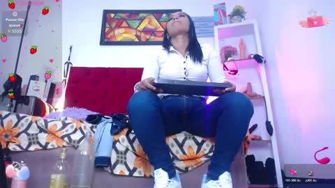 Snapshot of louise_nails chatting on 23, 11, 2025 LouIse online show from 23, 11, 2025