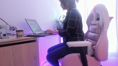 Snapshot of lourreinstounn chatting on 6, 12, 2024 Lourrein Stoun Independiente online show from 6, 12, 2024