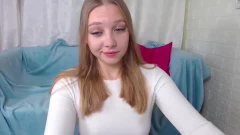 Snapshot of love_bella_ chatting on 24, 9, 2025 love bella online show from 24, 9, 2025