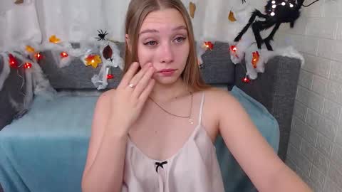 Snapshot of love_bella_ chatting on 10, 10, 2025 love bella online show from 10, 10, 2025