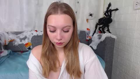 Snapshot of love_bella_ chatting on 20, 10, 2025 love bella online show from 20, 10, 2025