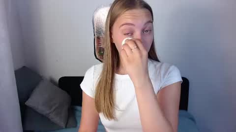 Snapshot of love_bella_ chatting on 15, 7, 2026 love bella online show from 15, 7, 2026