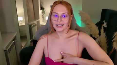 Snapshot of love_call chatting on 8, 3, 2025 love_call online show from 8, 3, 2025