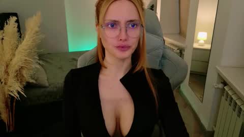 Snapshot of love_call chatting on 19, 9, 2025 love_call online show from 19, 9, 2025