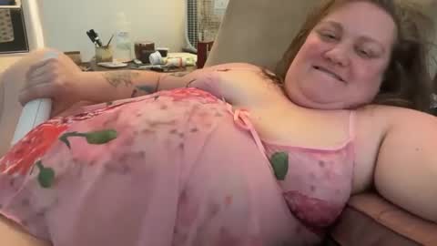 Snapshot of love_hard_femmes chatting on 9, 9, 2025 Sara and Leigh online show from 9, 9, 2025