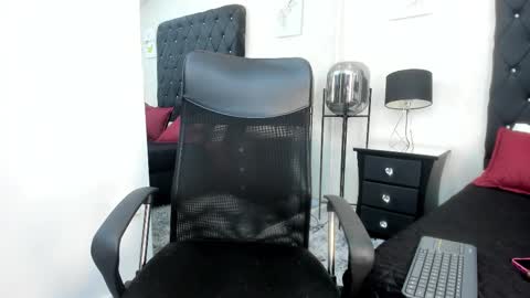 Melany  online show from 4, 12, 2025